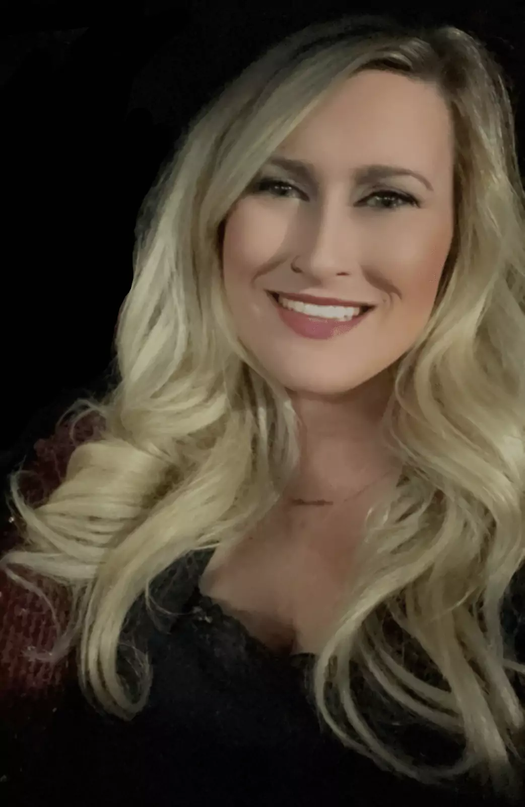 img 382323 Smiling woman with long blonde hair