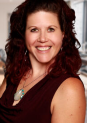 screenshot 2025 08 14 145205 Smiling woman with curly hair and necklace
