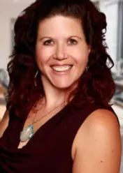 screenshot 2025 08 14 145205 Smiling woman with curly hair and necklace